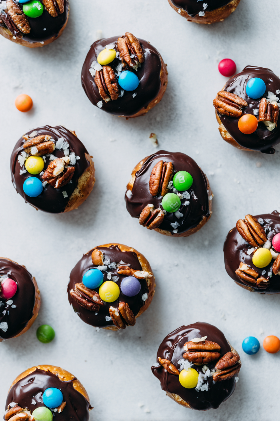 Chocolate Rolo Pretzel Bites finished dish